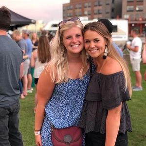 Meet your Posher, Becca